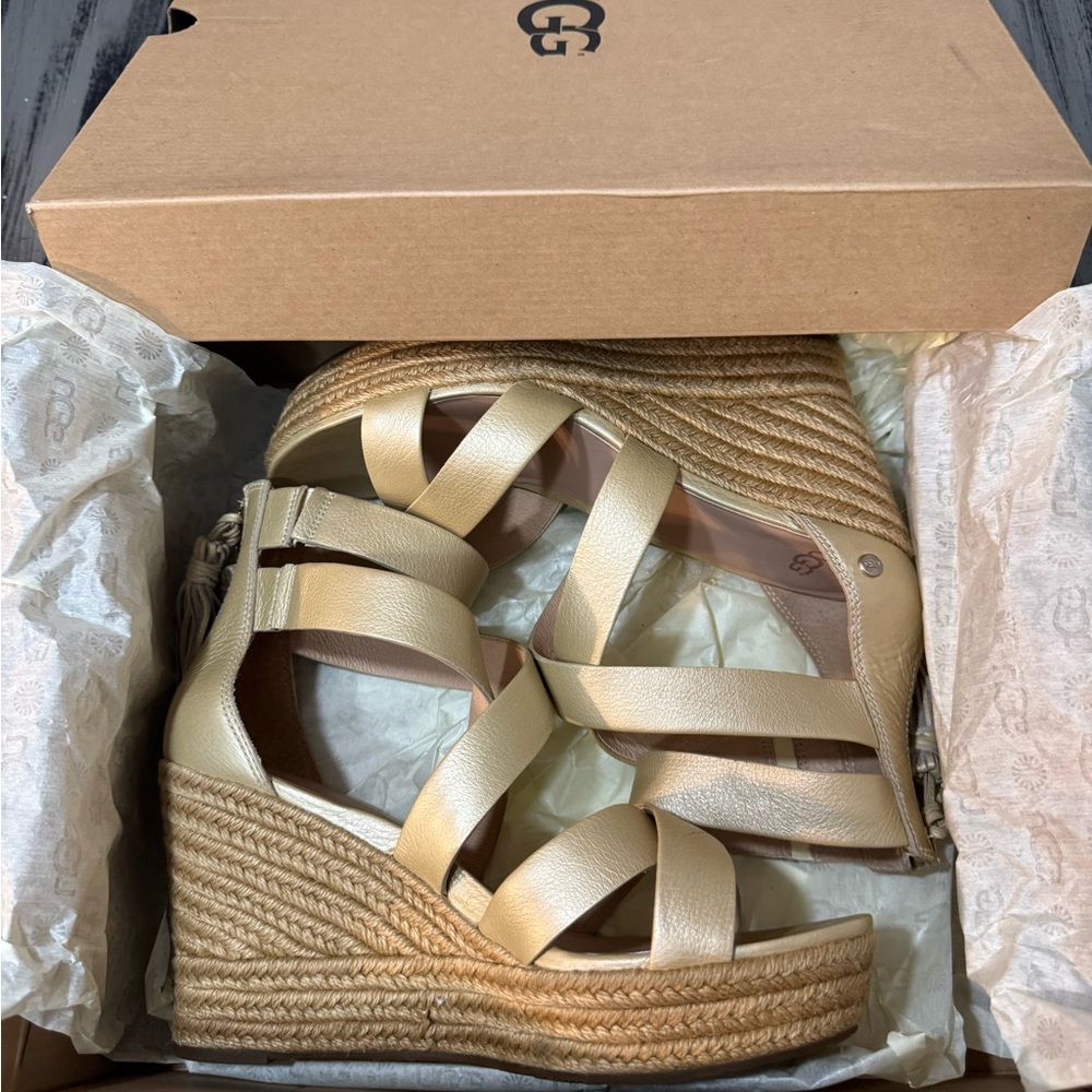 UGG Women’s Raquel Metallic Platform Wedge Sandals In Soft Gold Size 9.5 - Picture 3 of 16
